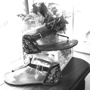 7 1/2 sandal Black w/silver